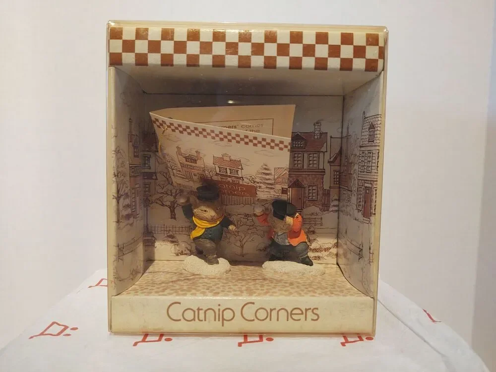 Catnip Corners - Snowball Fight Figurine